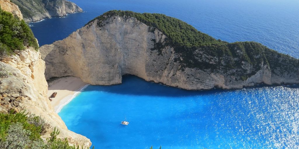 Strand in einer Bucht